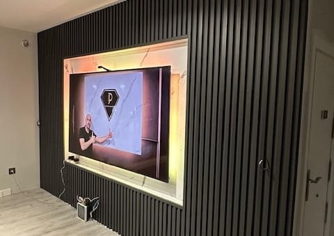 Curso Presencial: Instalación de Murales de Televisión con Placas Decorativas – 2 Días